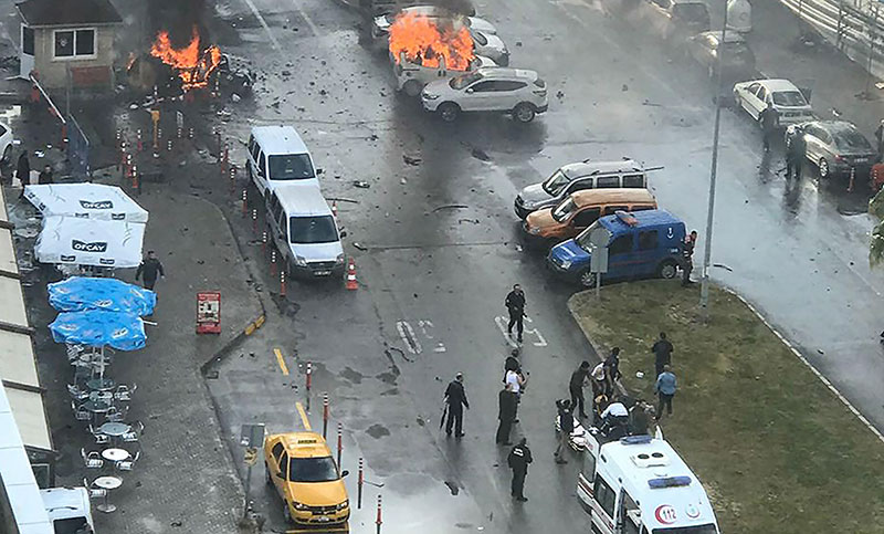 Explosión y posterior tiroteo dejan dos muertos y varios heridos en Esmirna, en el oeste de Turquía