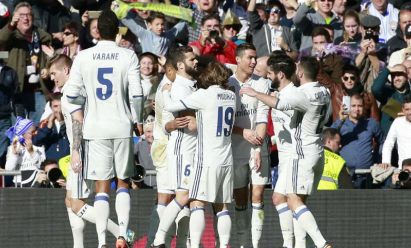 Real Madrid goleó, sigue puntero y lleva 39 partidos sin perder