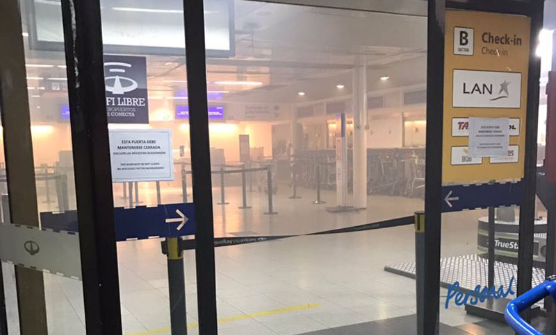 Evacuan Aeroparque por un incendio en el hall y cancelan todos los vuelos hasta mañana