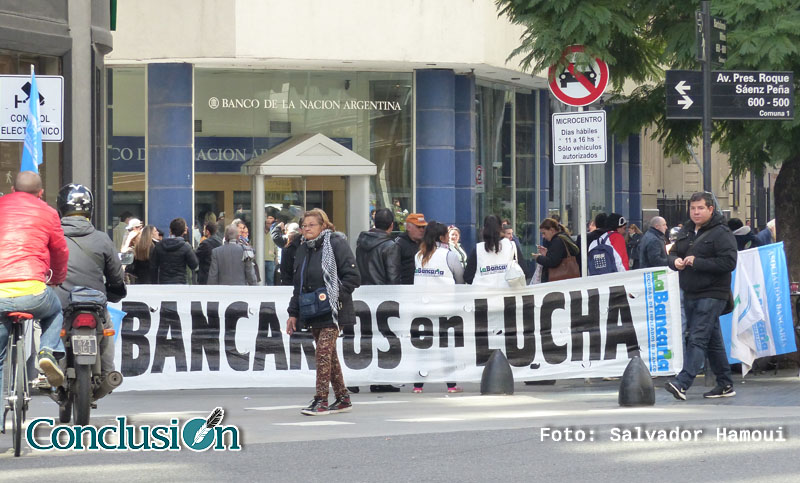 Trabajadores del Banco Central están de paro en medio de la suba del dólar