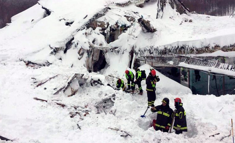 Finalizó la búsqueda en el hotel sepultado en Italia, donde murieron 29 personas