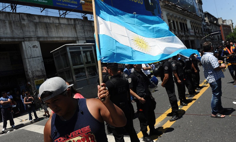 Gobierno porteño ofreció galpones y subsidio a manteros