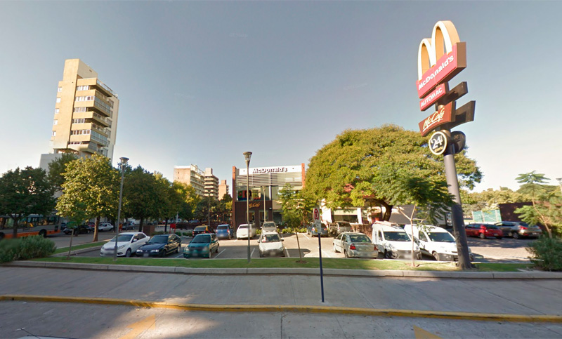 Rompió la puerta principal de un Mc Donald’s y fue detenido