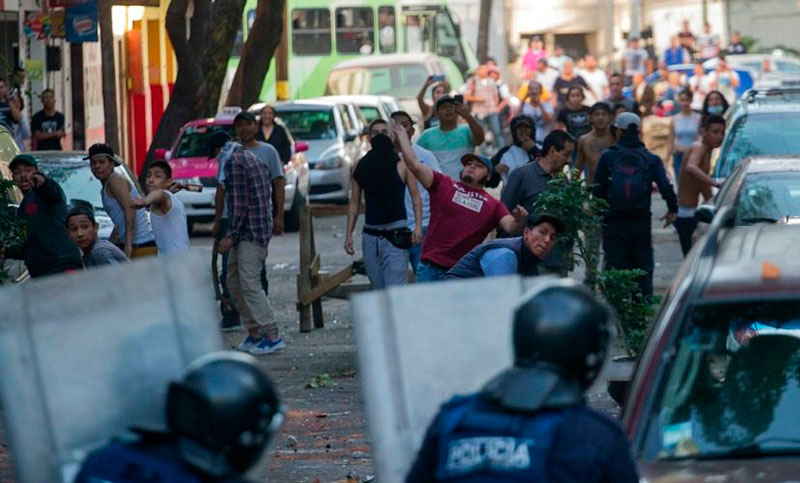Un policía muerto y más de 500 detenidos en protestas por gasolinazo en México
