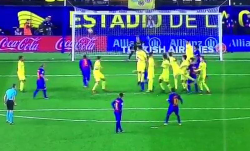 Messi anotó de tiro libre pero no le alcanzó a Barcelona para ganar