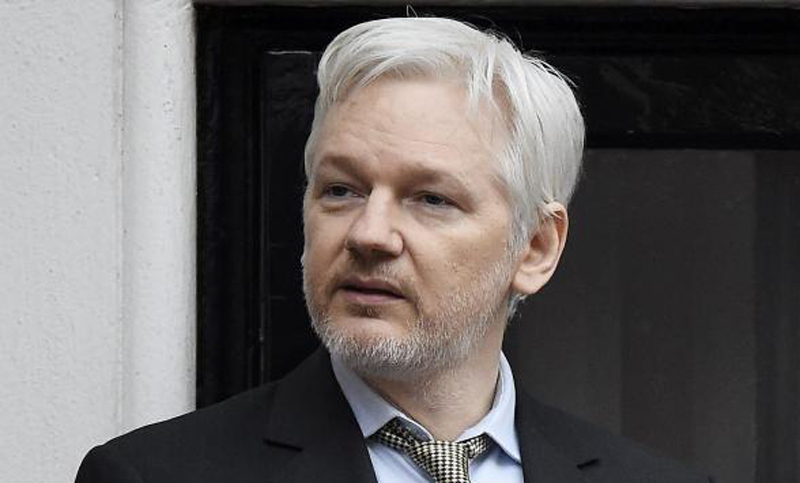 Assange aceptaría ser extraditado si indultan a su informante