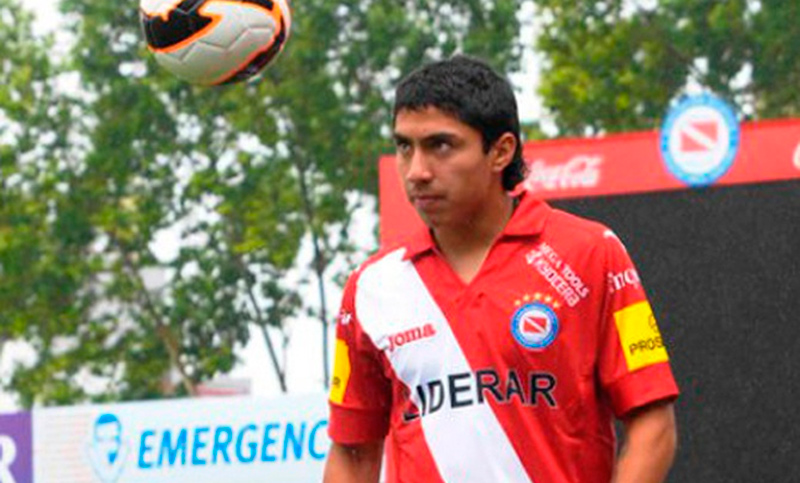 Ex jugador del Bicho, prófugo tras quedar involucrado en un crimen