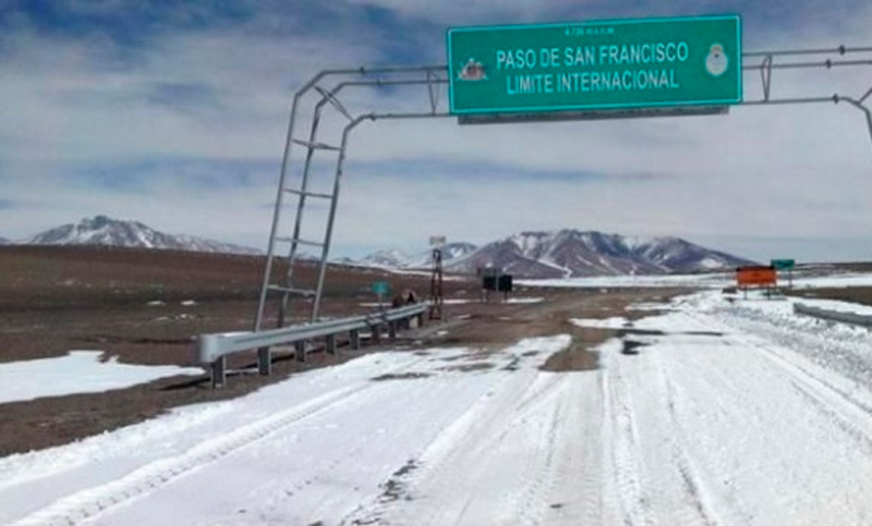 Chile: más de 300 personas varadas en el paso internacional San Francisco