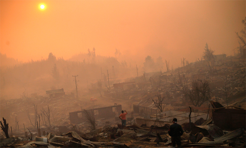 Nueve muertos y poblados destruidos en los descontrolados incendios en Chile