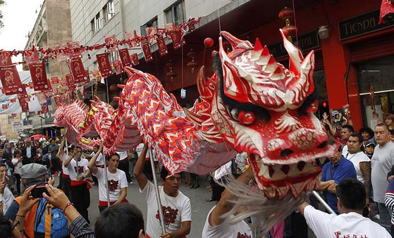 China recibe el «Año del Gallo» que traerá «cambios drásticos»