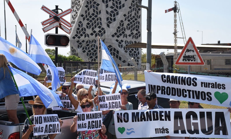 Productores cordobeses y santafesinos protestaron contra Schiaretti por inundaciones