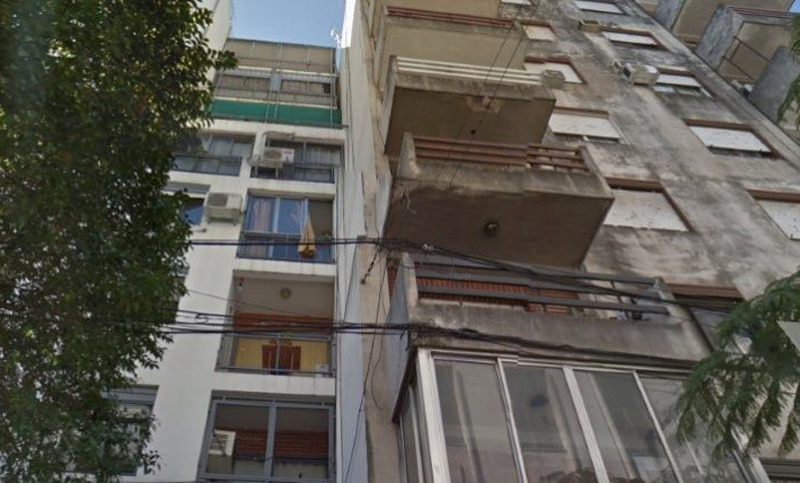 Un hombre quiso rescatar a un gato y quedó internado