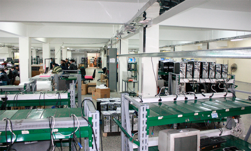 Despiden a 200 trabajadores de empresa informática por baja de aranceles a importación