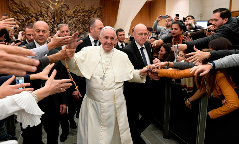 Francisco recibió a los afectados por el terremoto en Italia
