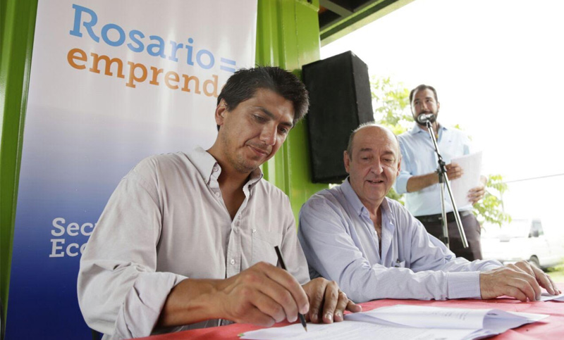Municipalidad y Provincia otorgaron fondos para “Rosario Emprende”