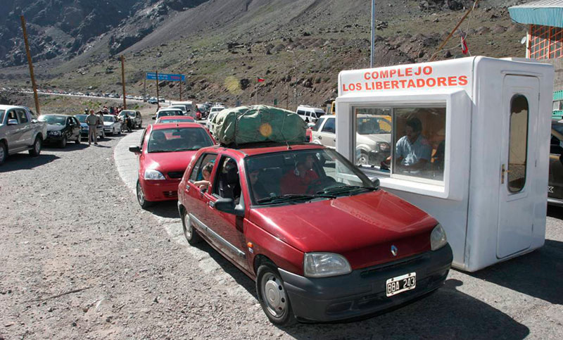 Quejas de comerciantes de Mendoza y Posadas por tours a países vecinos