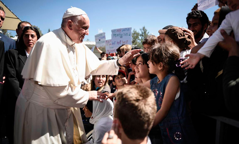 Francisco animó a migrantes a «custodiar sus valores de origen»