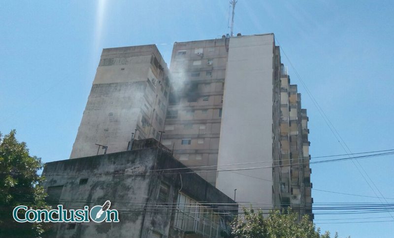 Ardieron dos departamentos en un edificio de Corrientes y Cochabamba