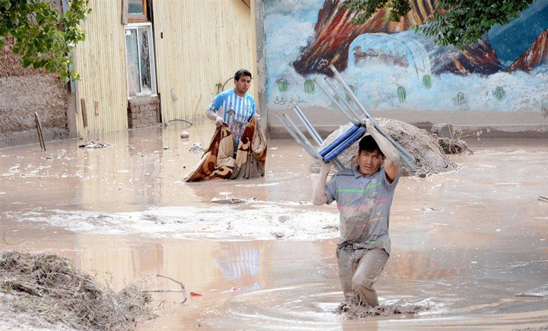 La lluvia dificulta la limpieza tras alud en Jujuy