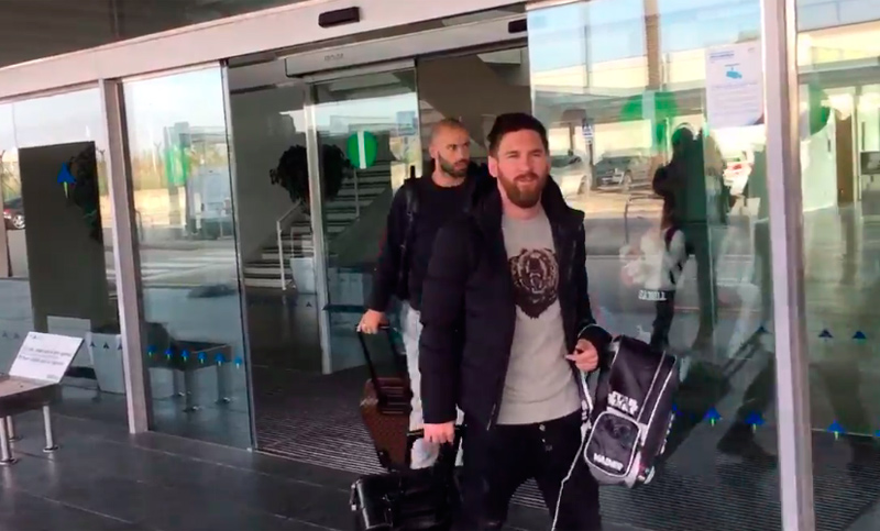 Lionel Messi llegó a Barcelona, tras sus vacaciones en Rosario