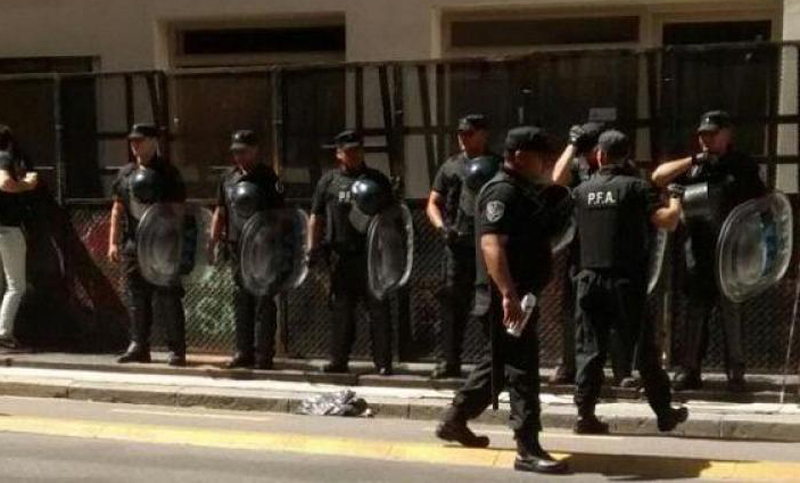 Trabajadores de ATE denunciaron represión en las puertas del Ministerio de Educación