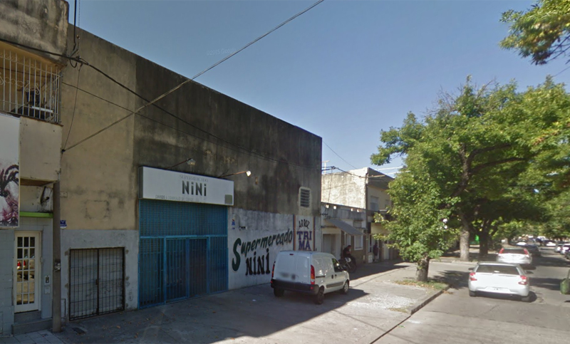 Custodio herido durante un asalto a un súper chino