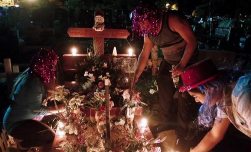 Un pueblo de Chile celebró el Año Nuevo en un cementerio