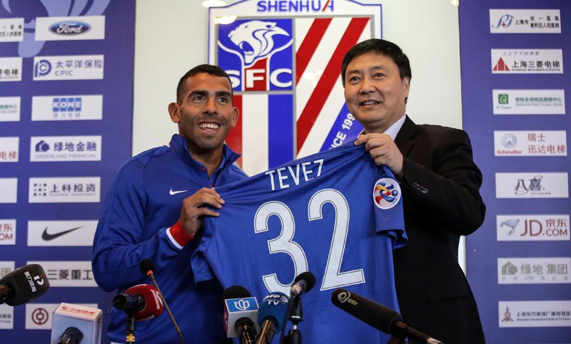 Carlos Tevez, por ahora, seguirá en el fútbol de China