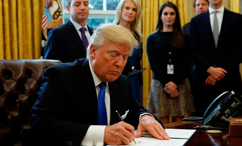 Trump firmó un decreto para construir un muro en la frontera con México