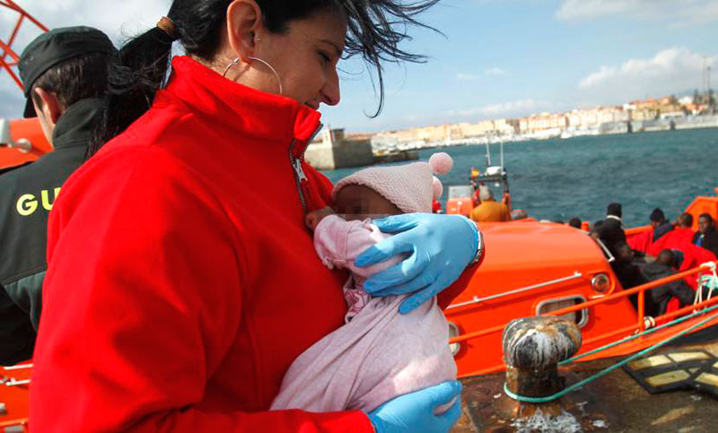 España rescata a 59 migrantes y siguen 9 desaparecidos en el mar