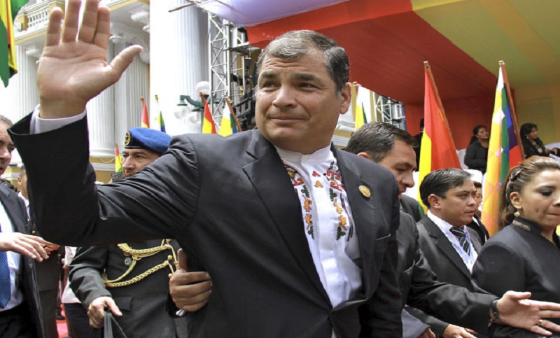 Elecciones en Ecuador: Correa votó y anticipó triunfo oficialista