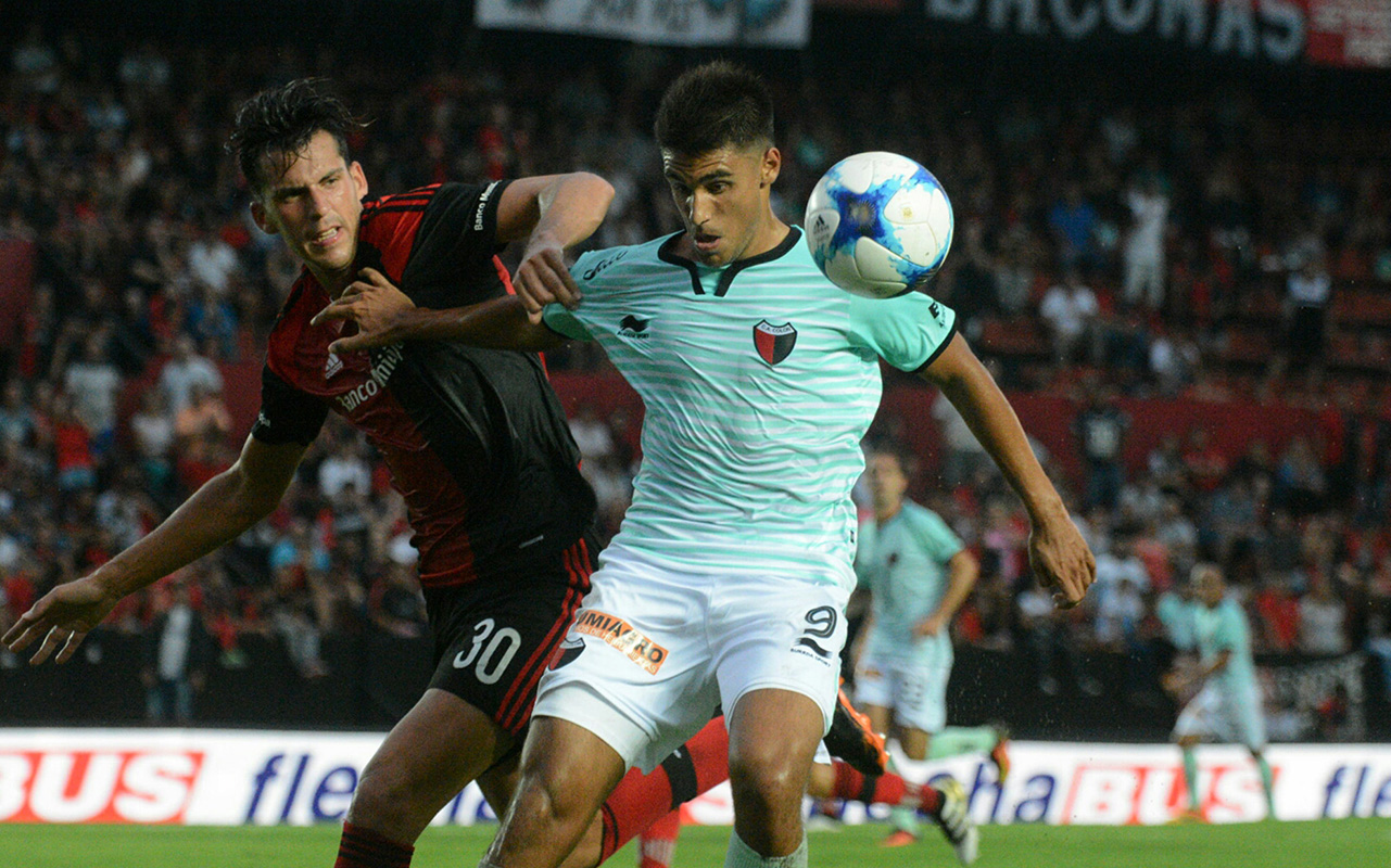 Newell’s empezó bien pero decayó en el complemento y empató con Colón