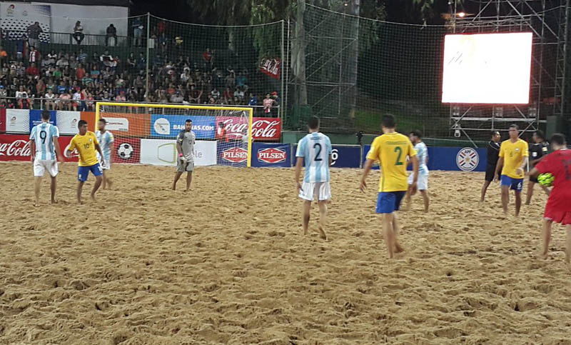 La selección nacional perdió con Brasil y necesita ganar para ir al mundial