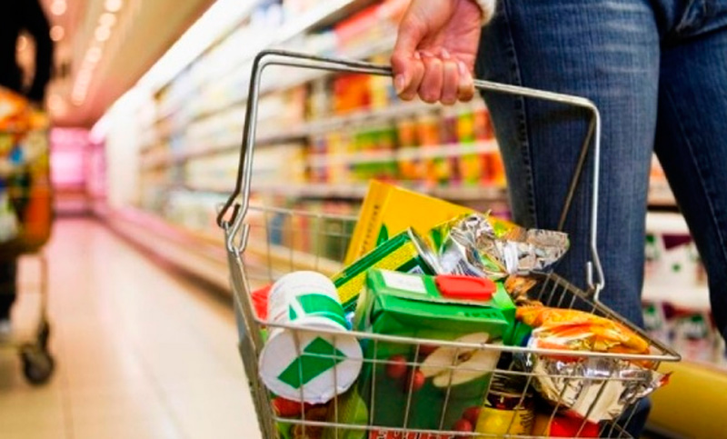 El 80% de los hogares tuvo que reducir el consumo durante 2016