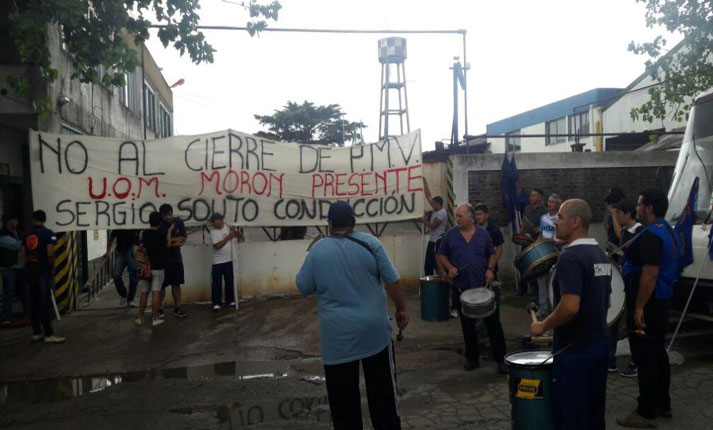 Obreros ocupan una fábrica en reclamo del aumento de despidos