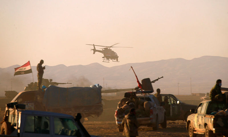 Un muerto y 19 heridos por ataques del Estado Islámico en la disputada Mosul