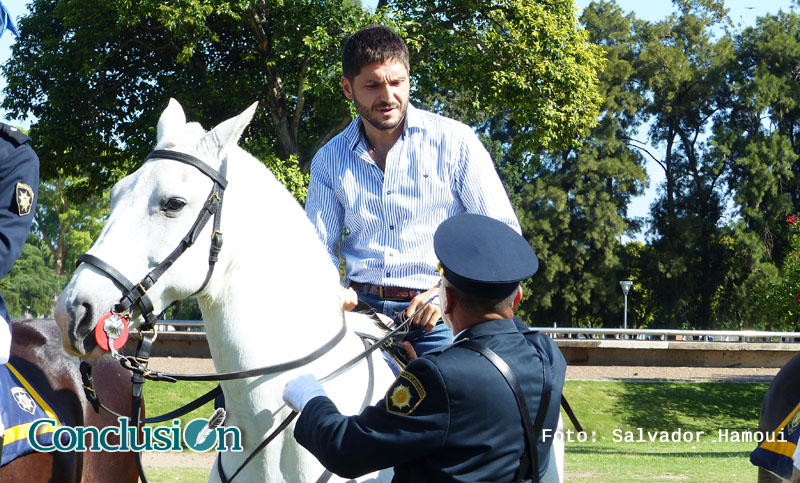 Pullaro entregó equinos para la policía montada de la UR II
