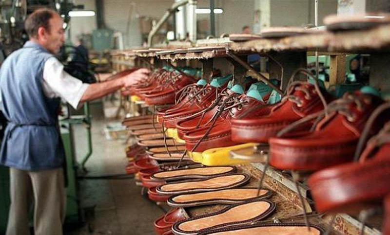 No pisa fuerte: en lo que va del año, en Rosario cerraron tres fábricas de calzado