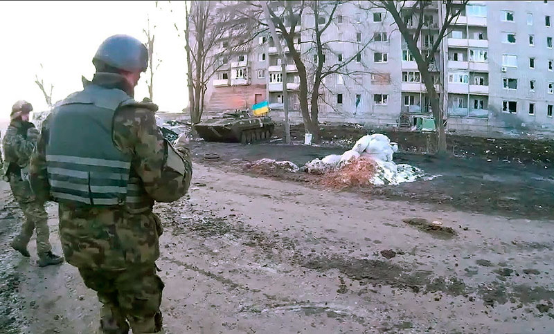 Los habitantes de Avdiivka, atrapados en los combates del este de Ucrania