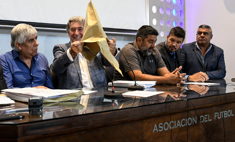 AFA: se abren los sobres con ofertas para la televisación del fútbol