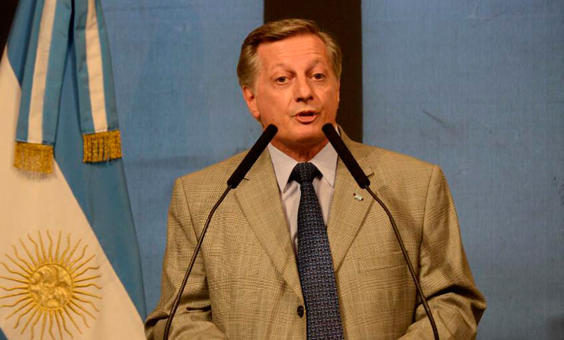 Aranguren apoyó el proyecto para liberar el precio de las naftas