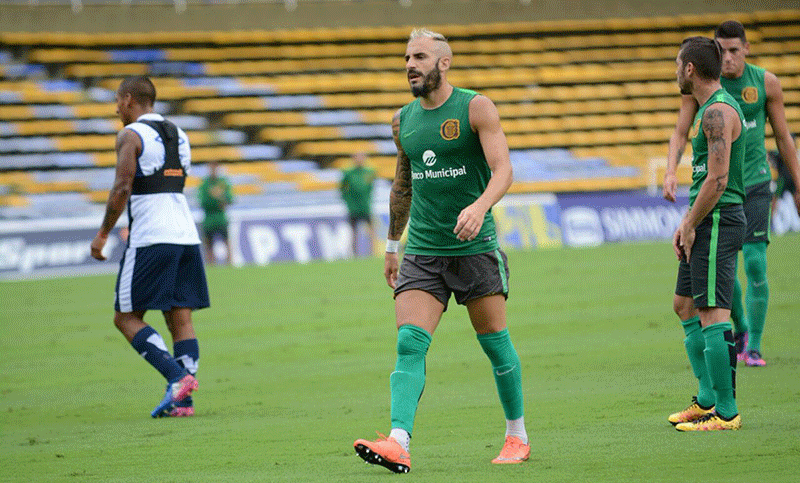 Central no pudo con Vélez y cayó 2 a 1 en el Gigante de Arroyito