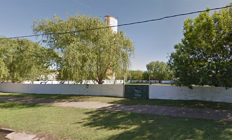En un club: cayó un poste de luz y lesionó a tres personas