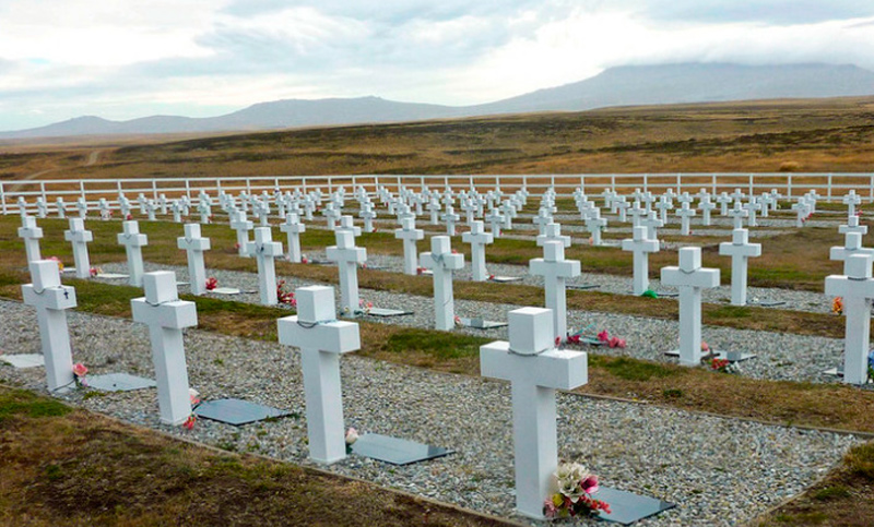 Cruz Roja busca identificar a 123 soldados argentinos en Malvinas