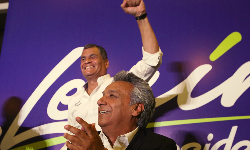 El oficialista Moreno lidera la primera vuelta presidencial en Ecuador