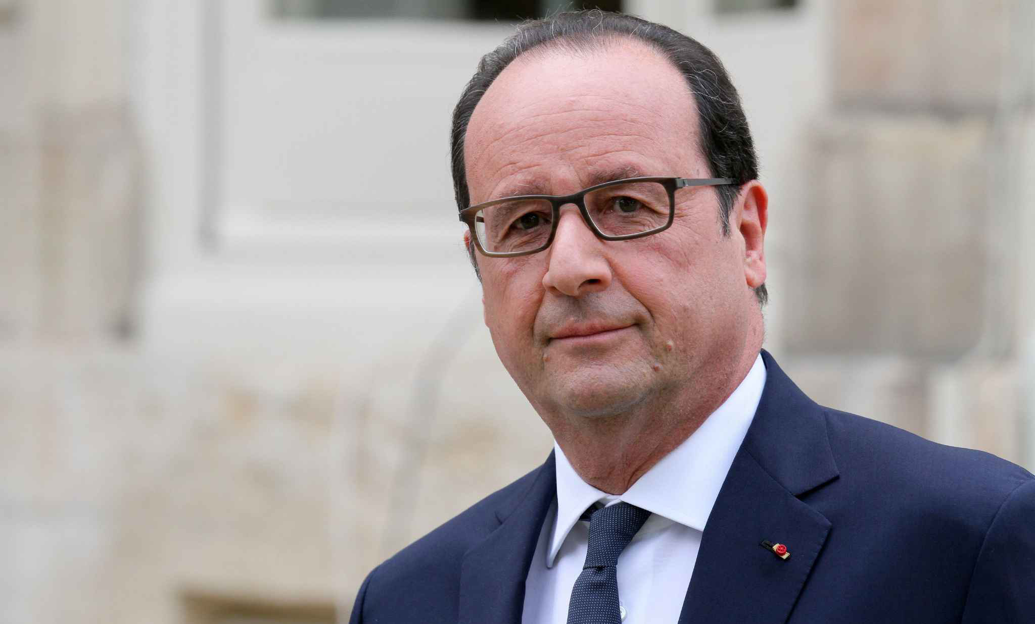 Hollande: «La presión de Trump sobre la Unión Europea es inaceptable»