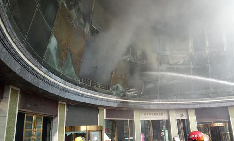 Al menos diez muertos por un incendio en un hotel en el este de China