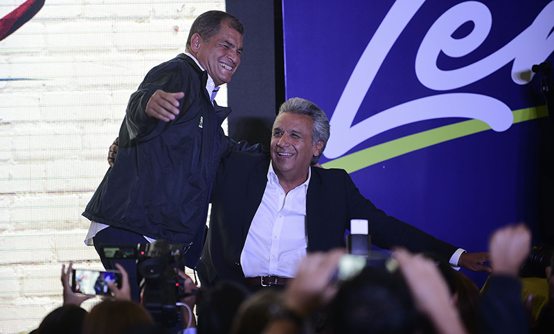El oficialista Moreno gana ajustadamente y habrá segunda vuelta, según «boca de urna»