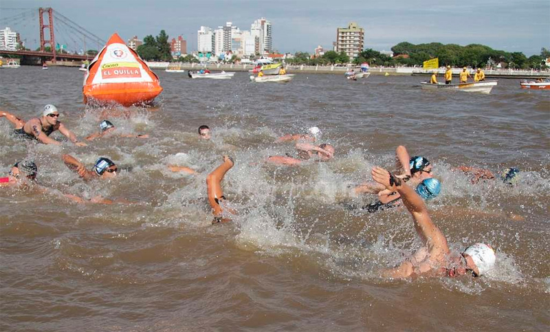 Diez argentinos ya compiten en la maratón acuática Santa Fe-Coronda