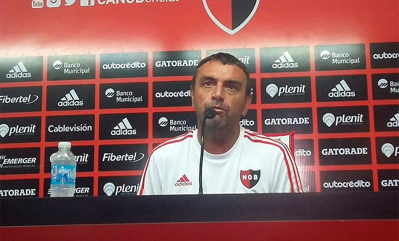 Osella: “Pedí un delantero más, pero me dicen que es imposible”